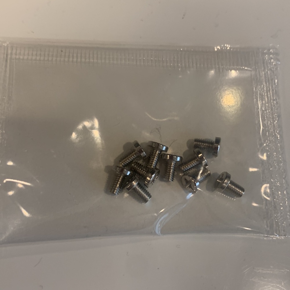 Insides of a Box: pin Cable for GEFORCE GTX 1060 CD and screws